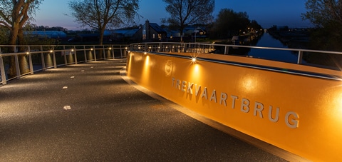 Nieuwe fietsbrug over de Haarlemmertrekvaart